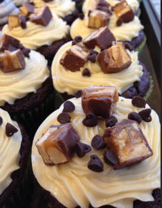 Snickers Cupcakes